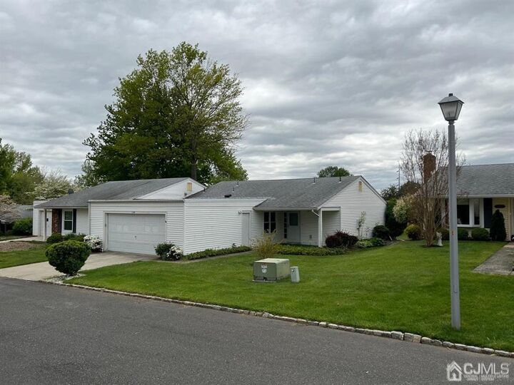 Property Photo:  117-B Ironwood Plaza 117B  NJ 08831 