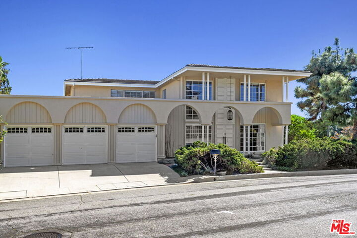 Property Photo: 2695 Cordelia Rd CA 90049