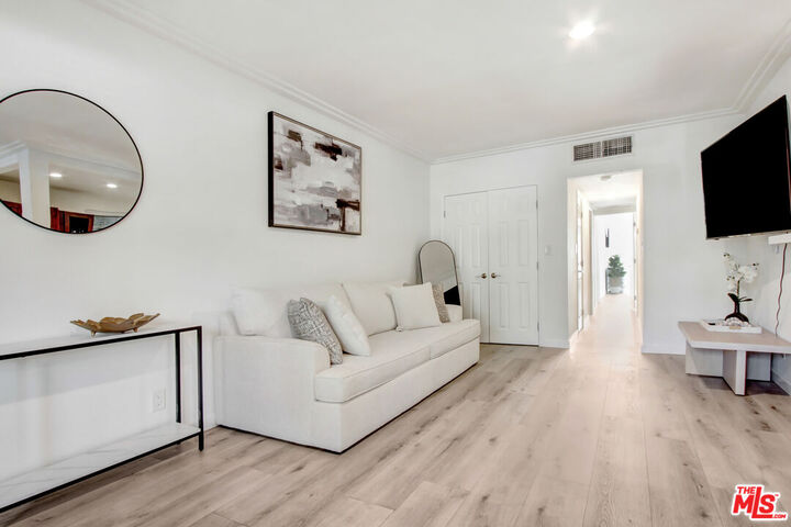 Property Photo: 1335 Roxbury Dr CA 90035