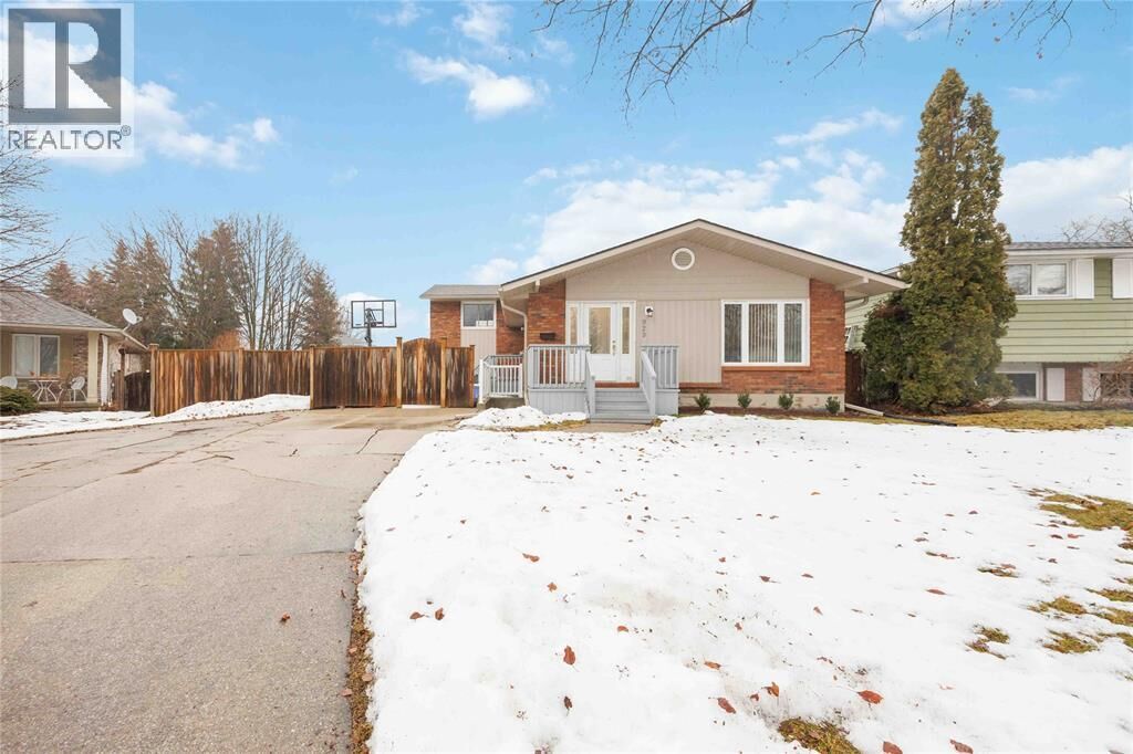 Property Photo:  929 Assiniboine Crescent  ON N7T 7N7 