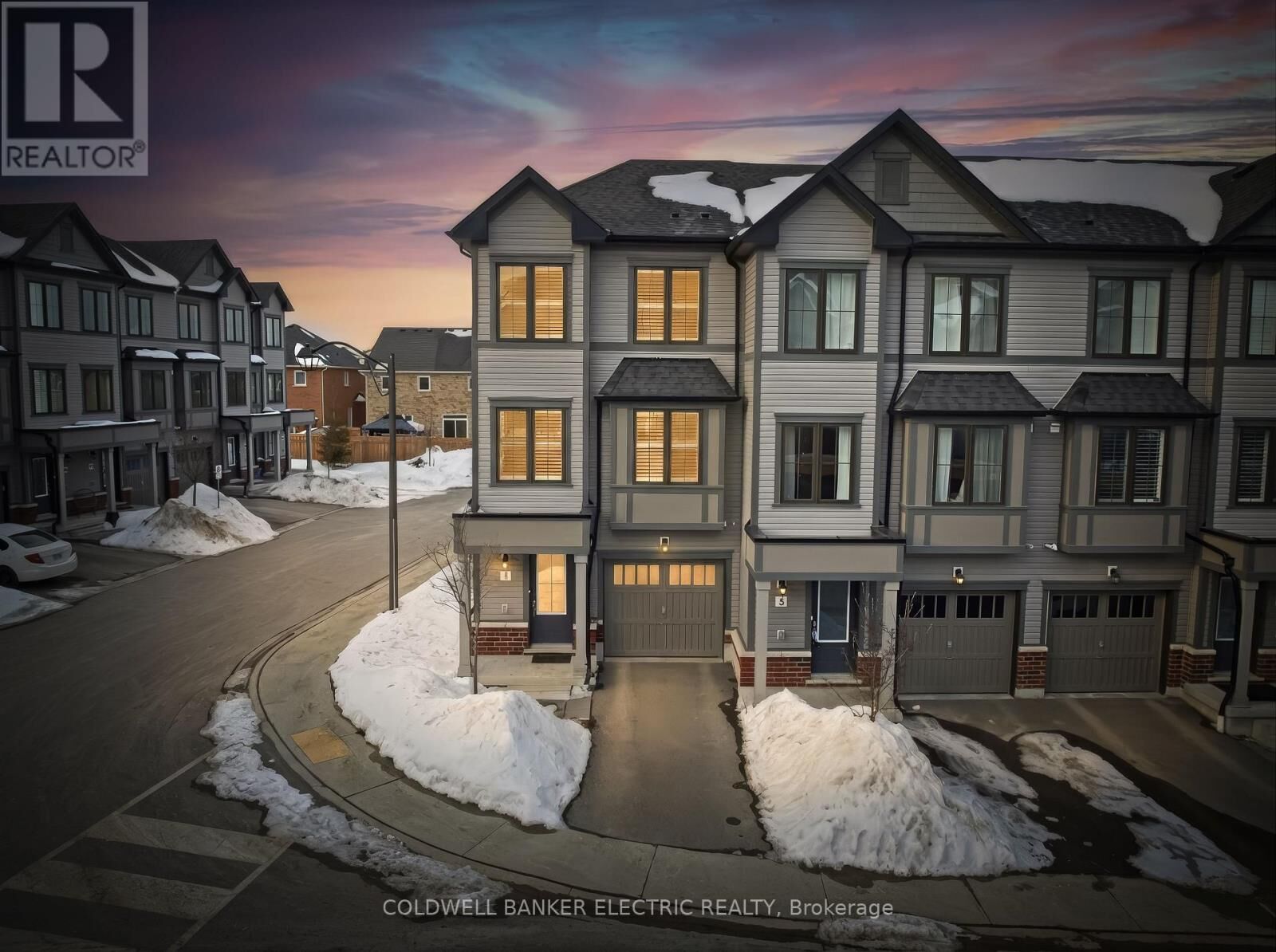 Photo de la propriété:  1 Loana Lane  ON L1C 7G9 