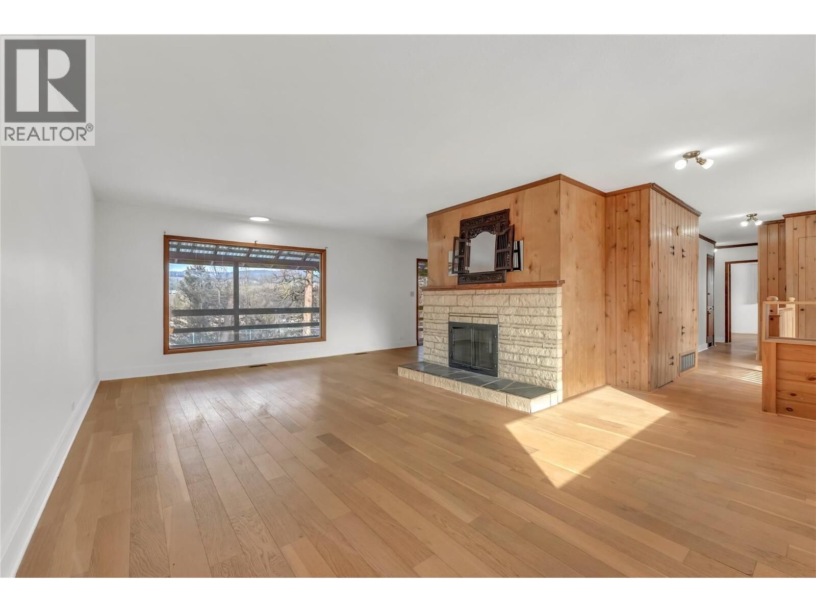 Property Photo:  379 Mayne Avenue  BC V0X 1W0 