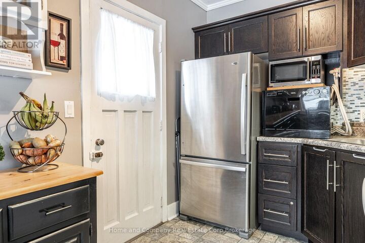 Property Photo:  12 Somerset Street  ON N5A 6K1 