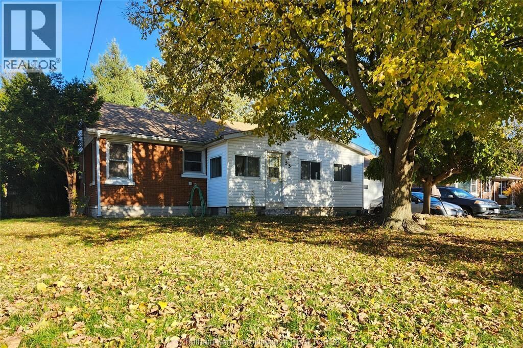 Property Photo:  33 John Street  ON N7M 5B5 