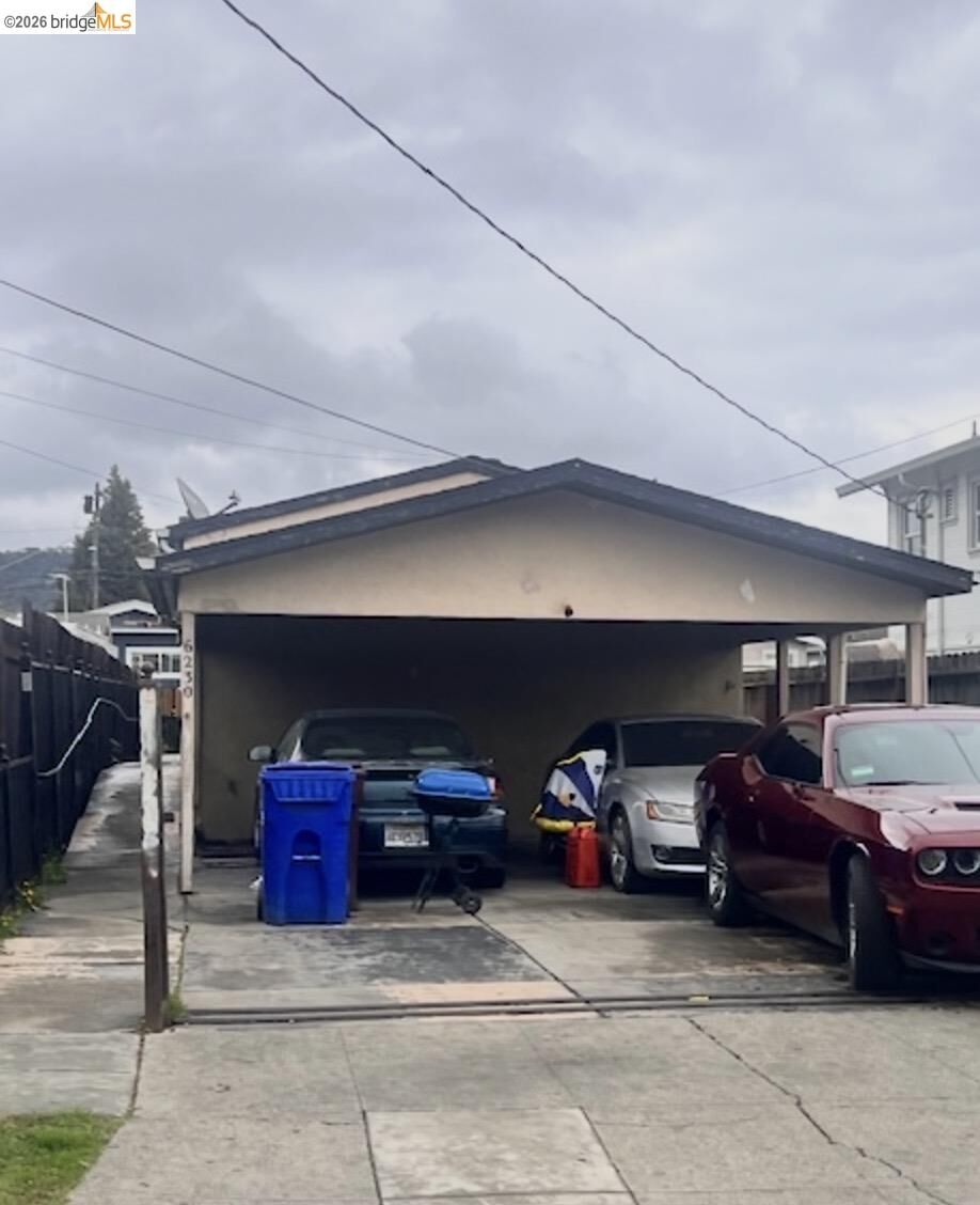 Property Photo: 6230 Hayes St CA 94621