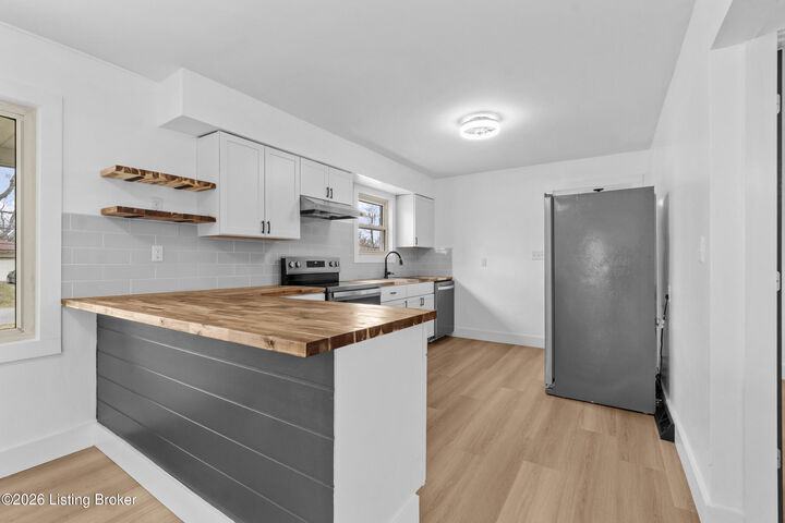 Property Photo:  5500 Jessamine Ln  KY 40258 