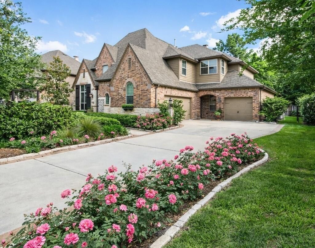 Property Photo:  18 Star Iris Place  TX 77375 