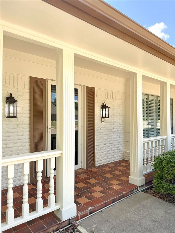 Property Photo:  7518 NW Stonegate Ave  OK 73505 