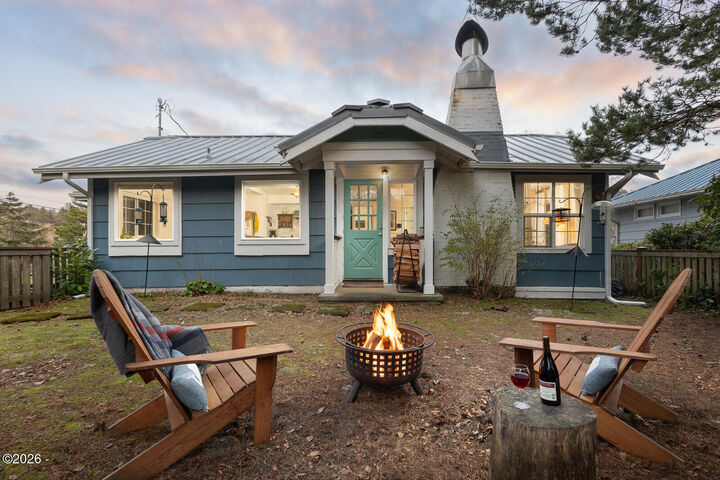 Property Photo:  48010 Hawk Street  OR 97149 