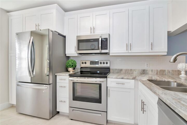 Property Photo:  5100 Burchette Road 801  FL 33647 