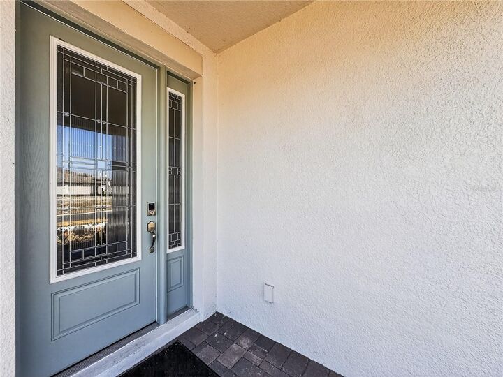 Property Photo: 1673 Suttonset Trail FL 33541