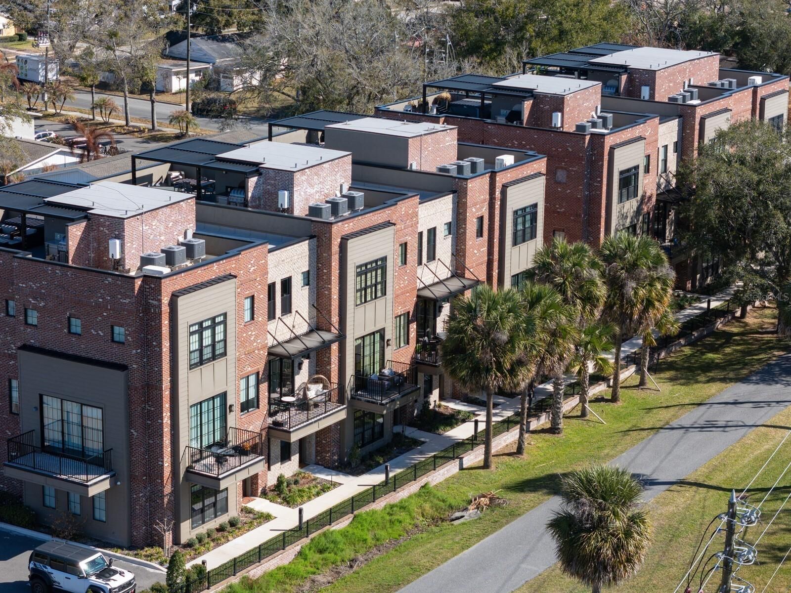 Property Photo:  64 N Park Avenue  FL 34787 