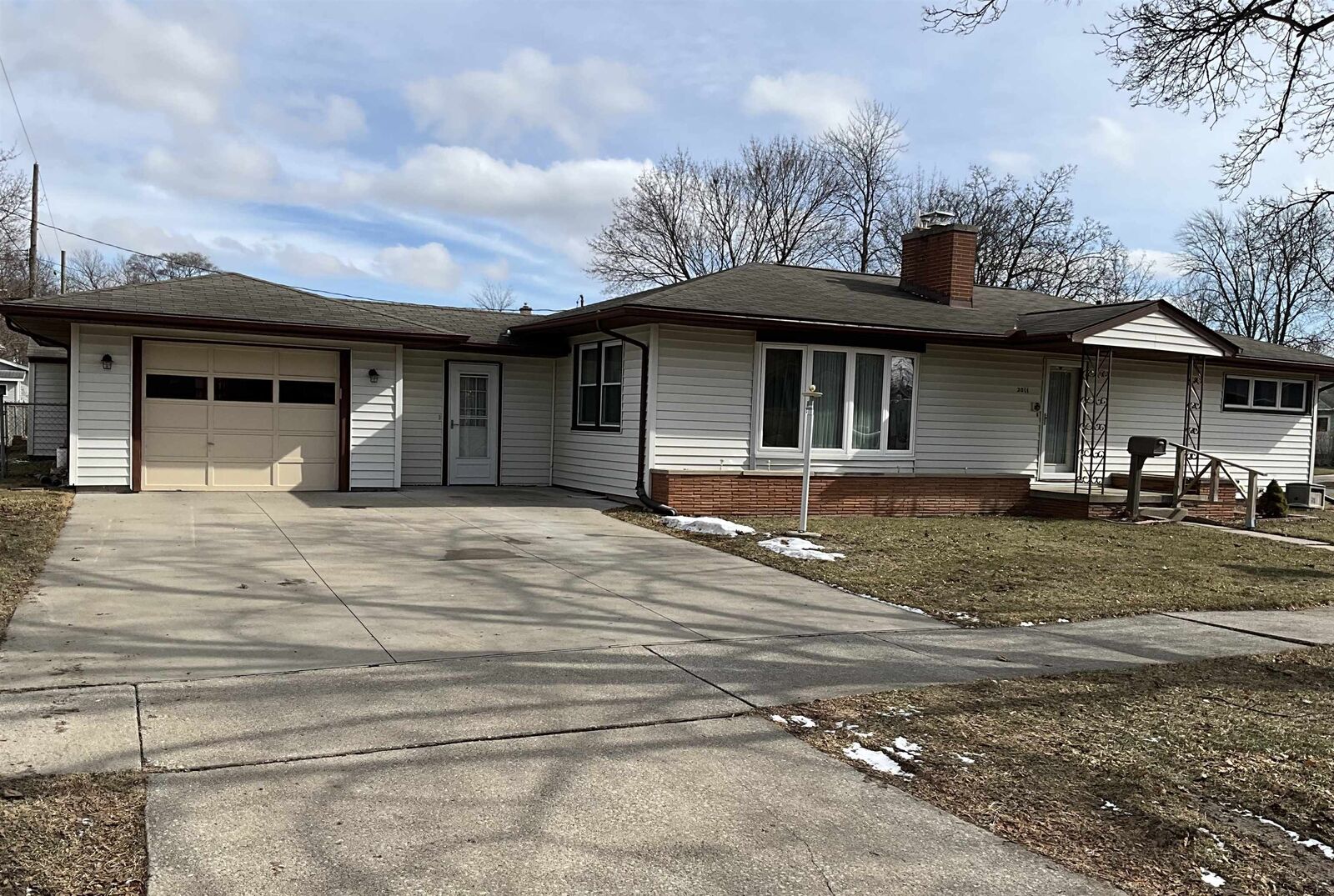 Property Photo: 2011 S Sherman Street MI 48708-7433