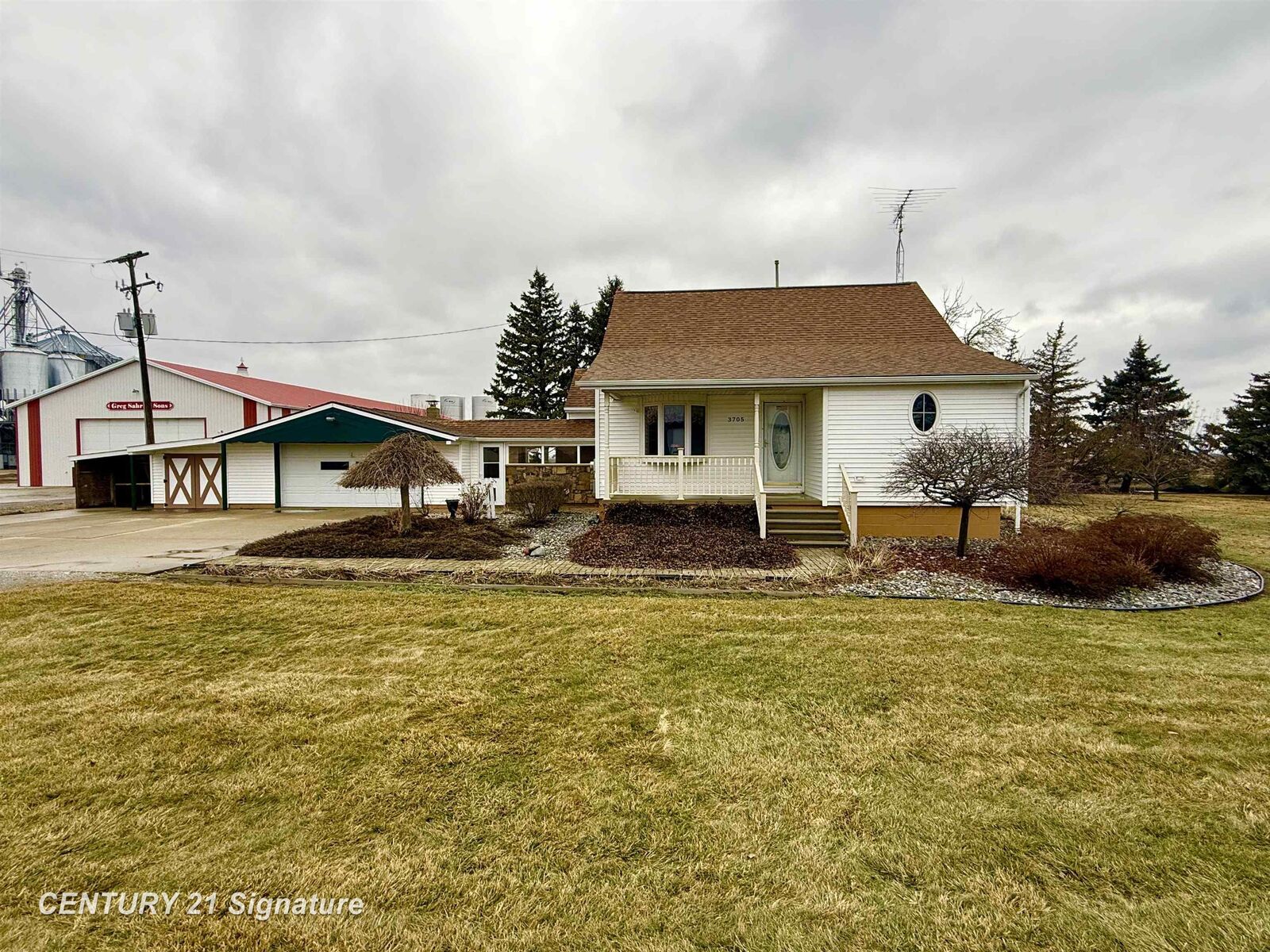 Property Photo:  3705 N Beyer Road  MI 48601 