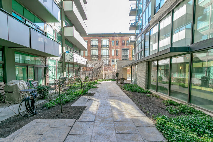 Property Photo: 660 W Wayman Street 202B IL 60661