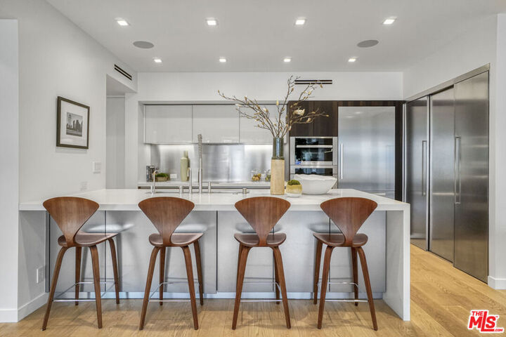 Property Photo:  515 Ocean Avenue 706S  CA 90402 