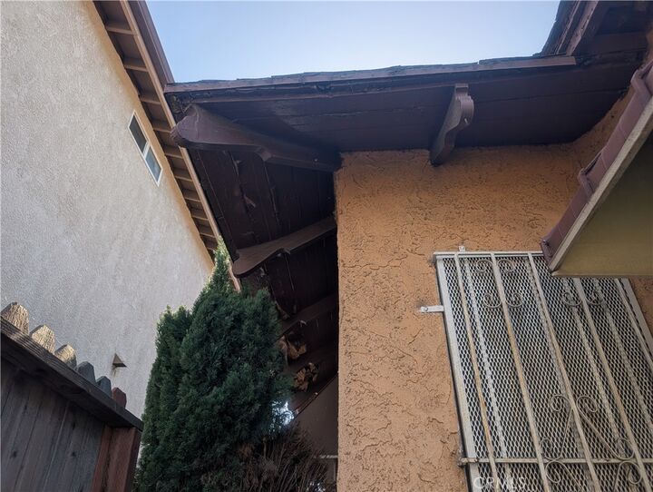 Property Photo:  975 E 43rd Street  CA 90011 