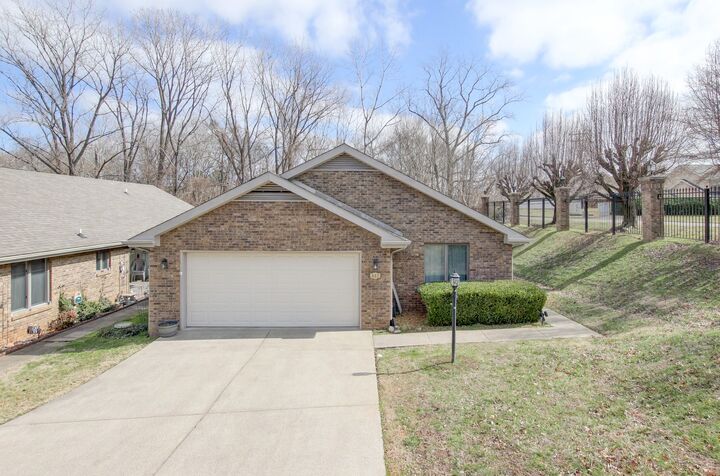 Property Photo:  457 Country Club Ct  TN 37043 