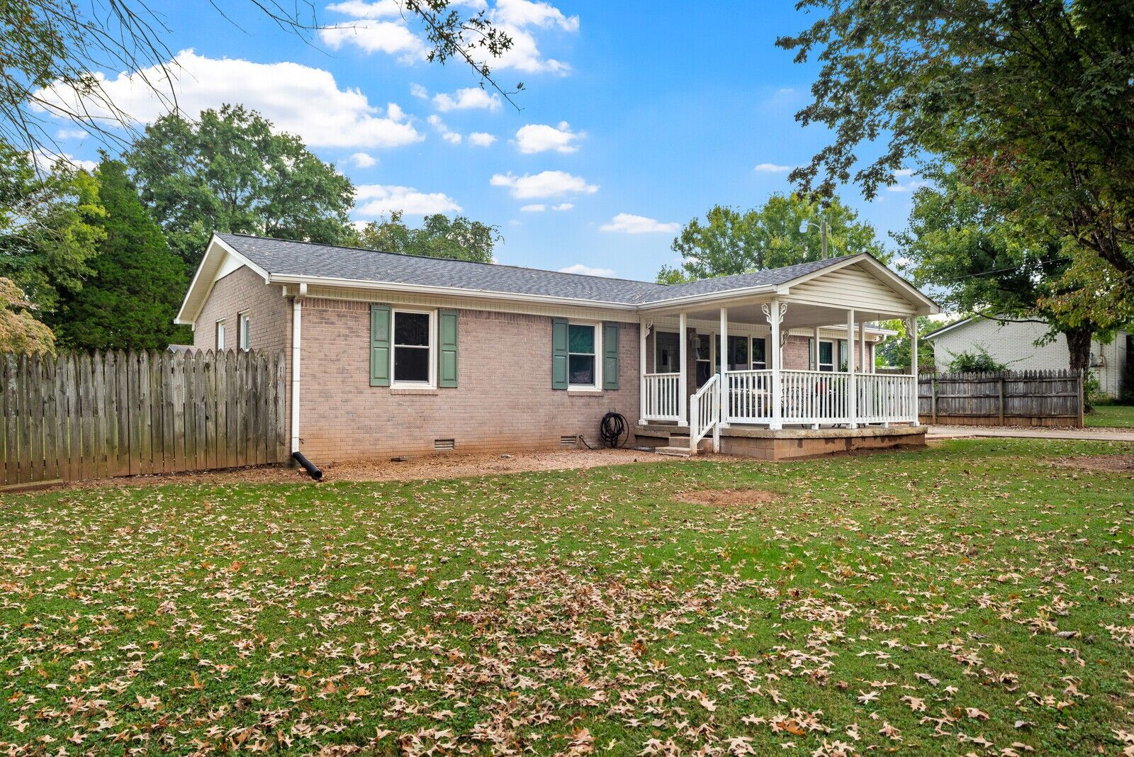 Property Photo:  140 Lakeside Dr  TN 38401 