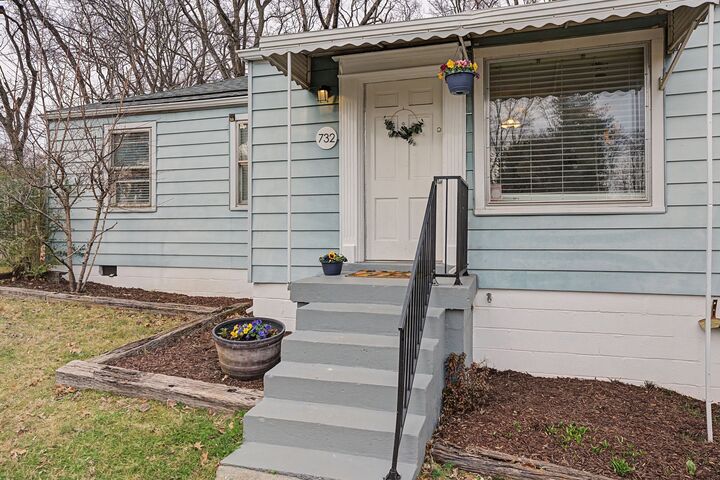 Property Photo: 732 Carlyle Pl TN 37211