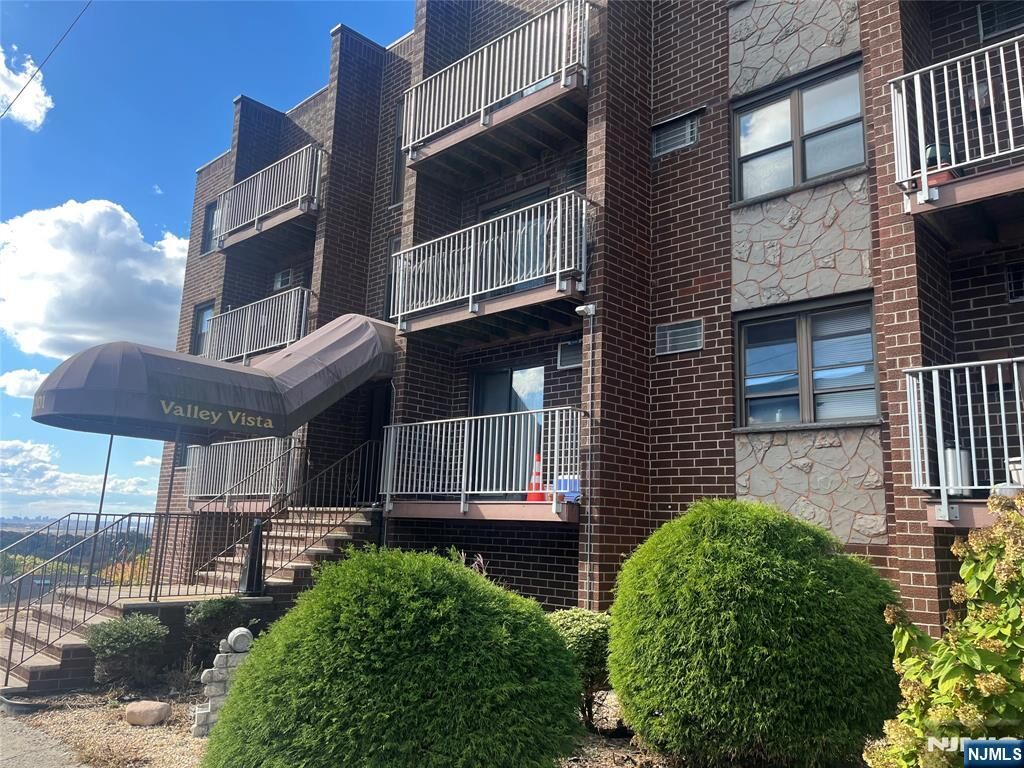 Property Photo:  201 12th Street 6  NJ 07650 