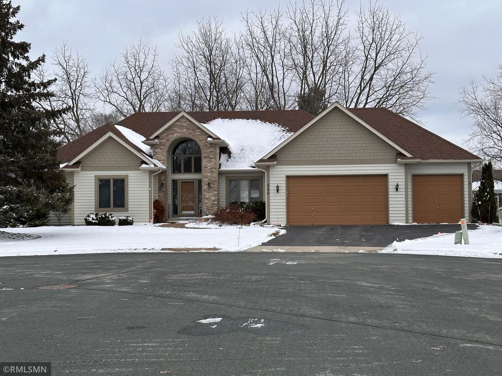 Property Photo: 640 S Park Court MN 55033