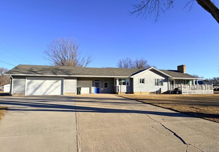 Property Photo:  601 Evans St  IA 51055 