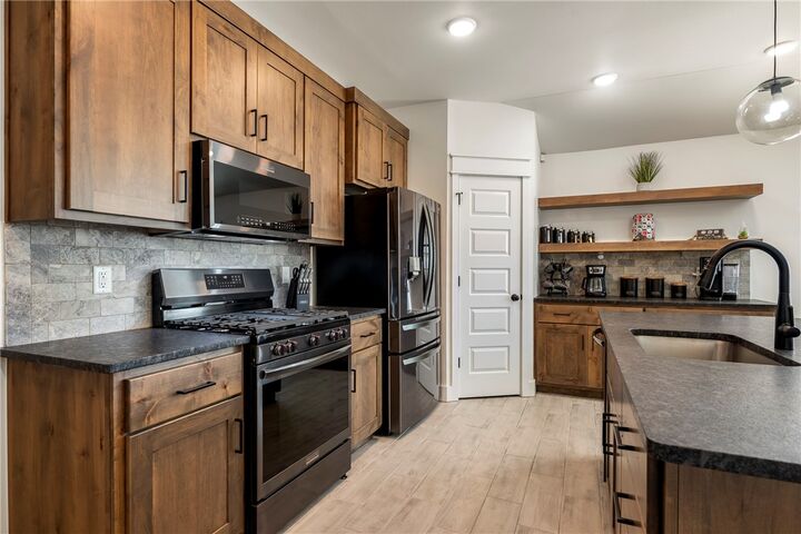 Property Photo:  637 Lewis Street  AR 72751 