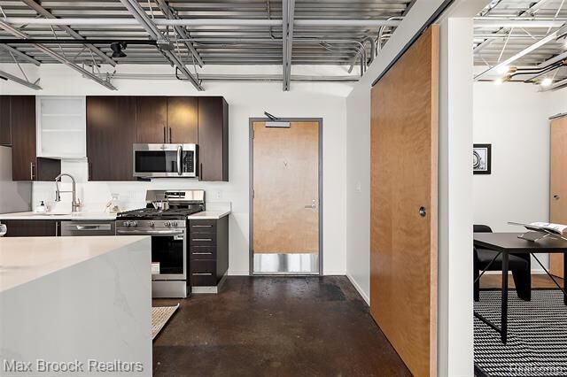 Property Photo: 333 E Parent Avenue 40 MI 48067