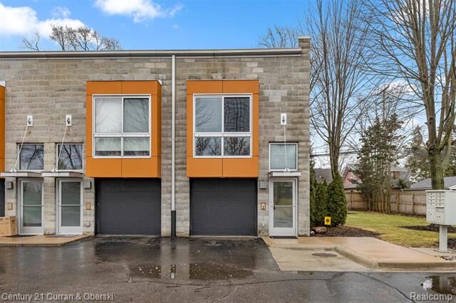 Property Photo:  420 E Parent Avenue  MI 48067 