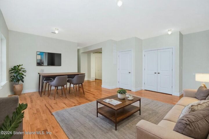 Property Photo:  552 Drumgoole Road E  NY 10312 