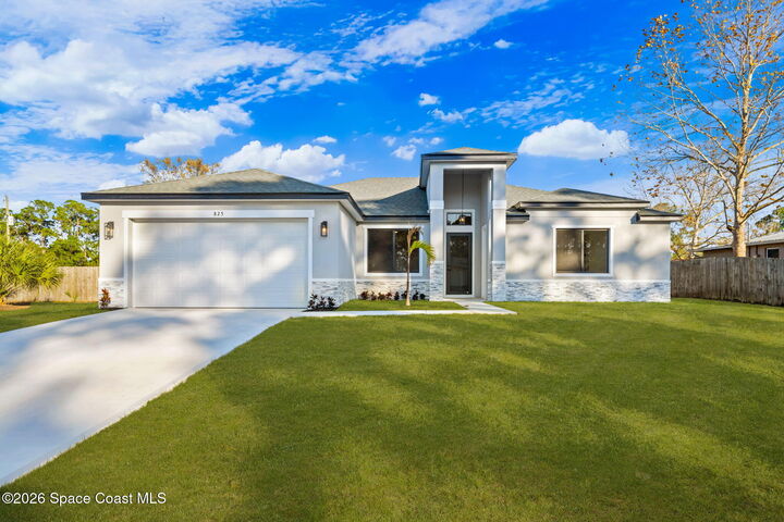 Property Photo: 825 Tejon Avenue SW FL 32908
