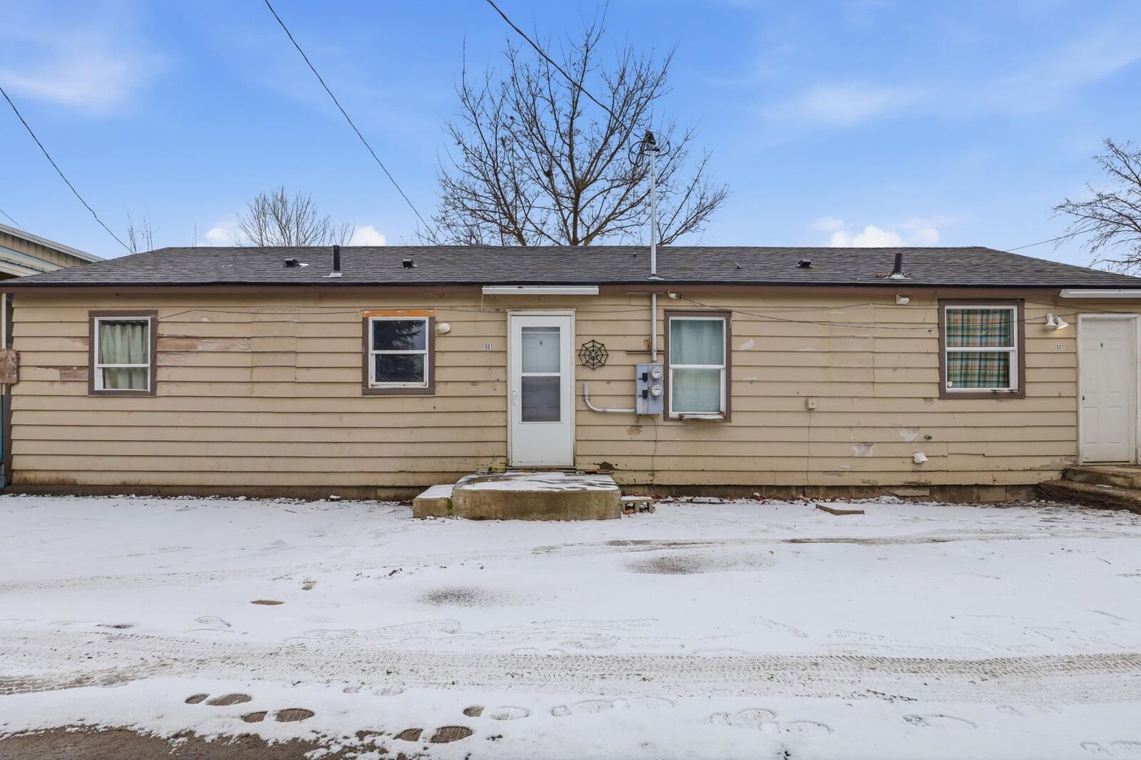 Property Photo:  321 E Grace St  WA 99022 