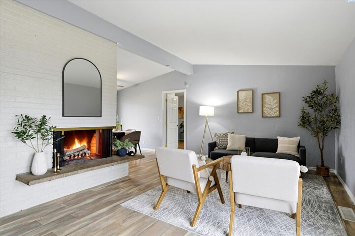 Property Photo: 6814 W Victoria Ave WA 99336