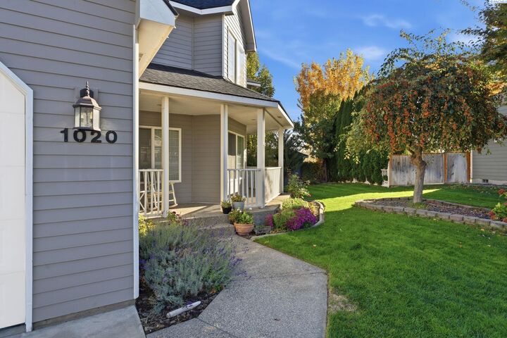 Property Photo:  1020 Oxford Avenue  WA 99352 