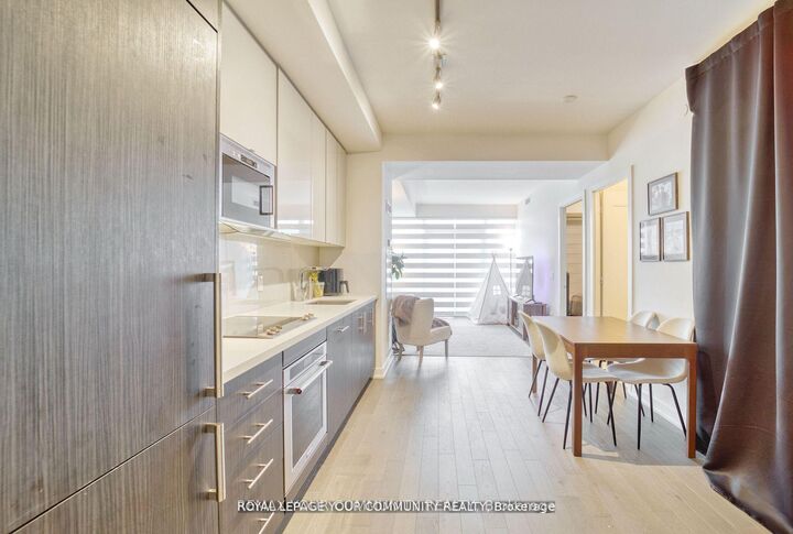 Property Photo: 330 Richmond Street W 1711 ON M5V 1X2