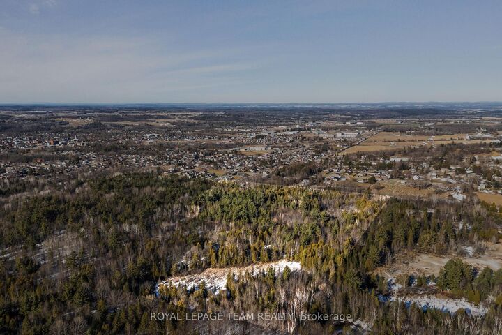 Property Photo:  00 Knight Street  ON K7V 3Z9 