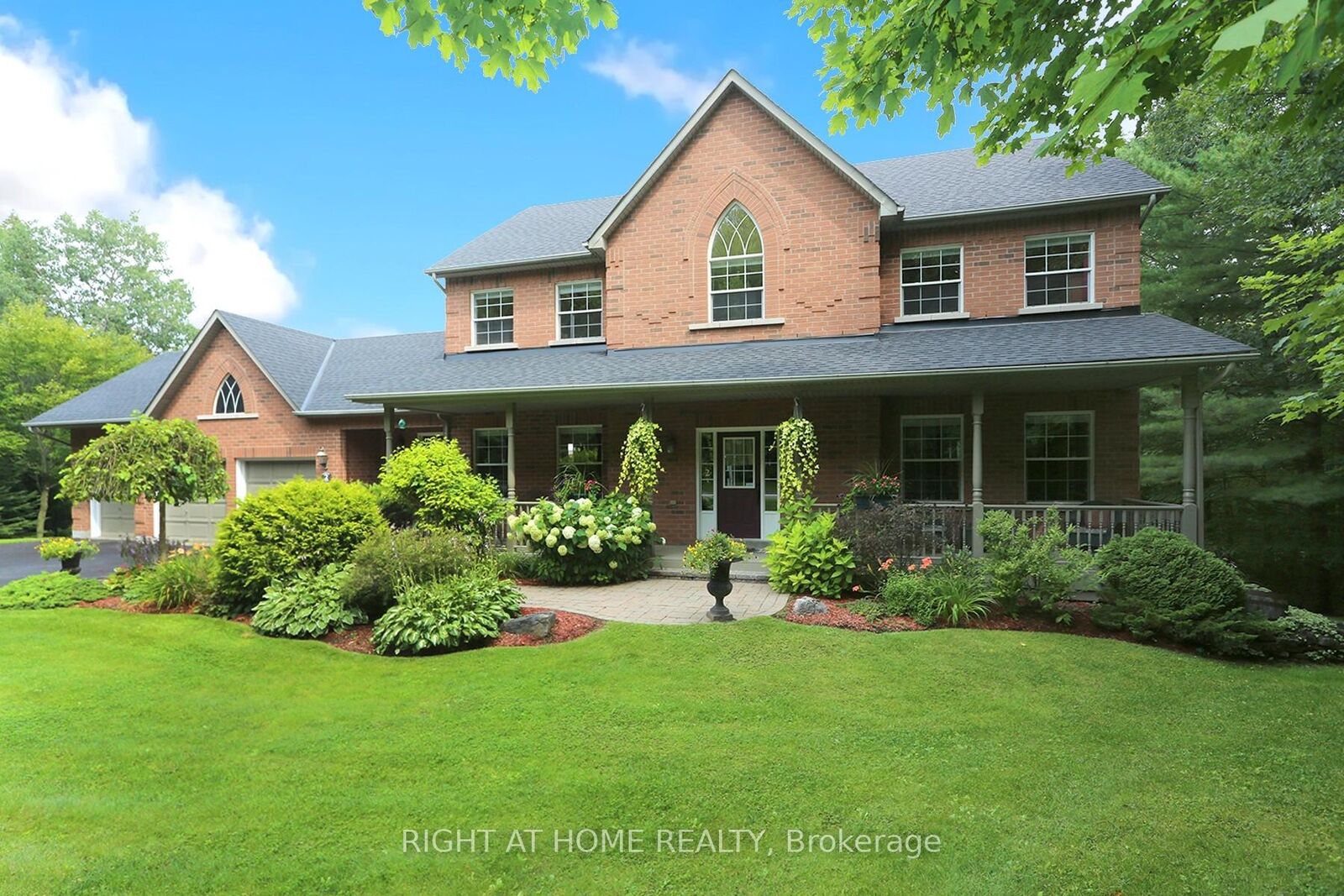 Property Photo: 2 Oakview Place ON L9P 0L1