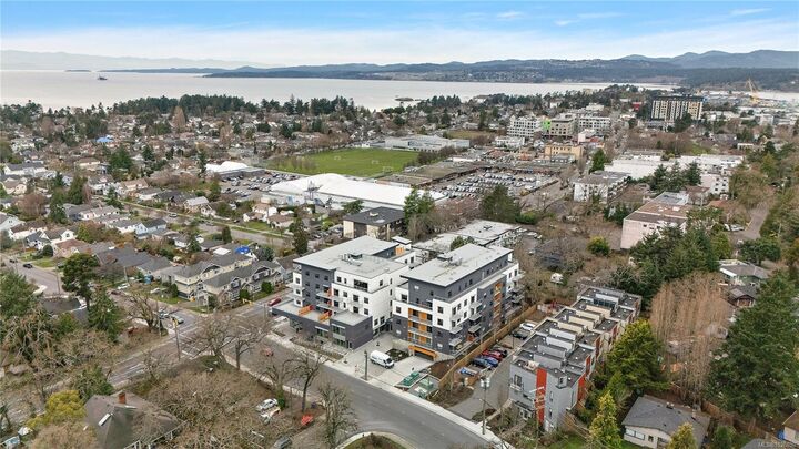 1102 Esquimalt Rd #203 — photo 1