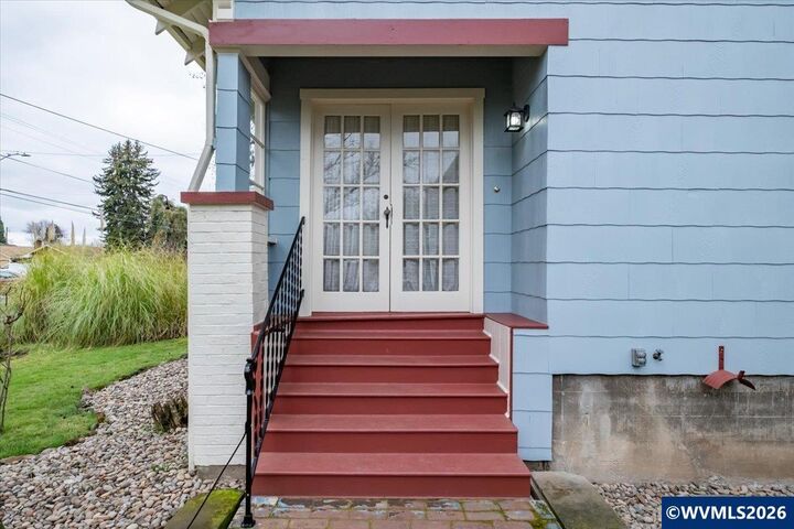 Property Photo:  2305 SE Salem Av  OR 97321 