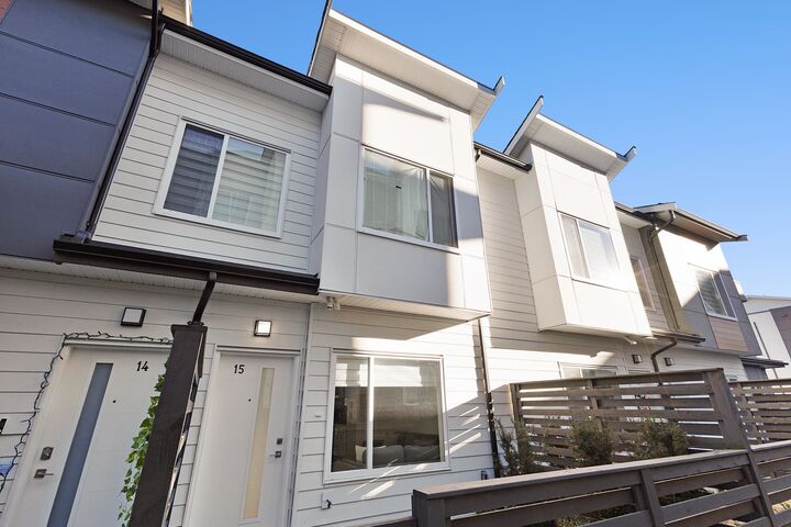 Property Photo: 9652 162A Street 15 BC V4N 2E4