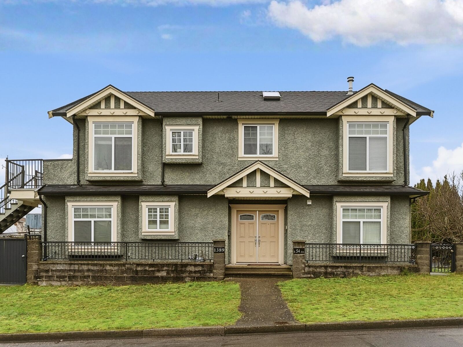 Property Photo: 1389 E 54th Avenue BC V5X 1M3
