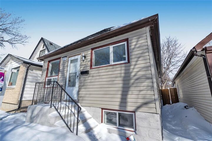 Property Photo: 1079 Alfred Avenue MB R2X 0V5