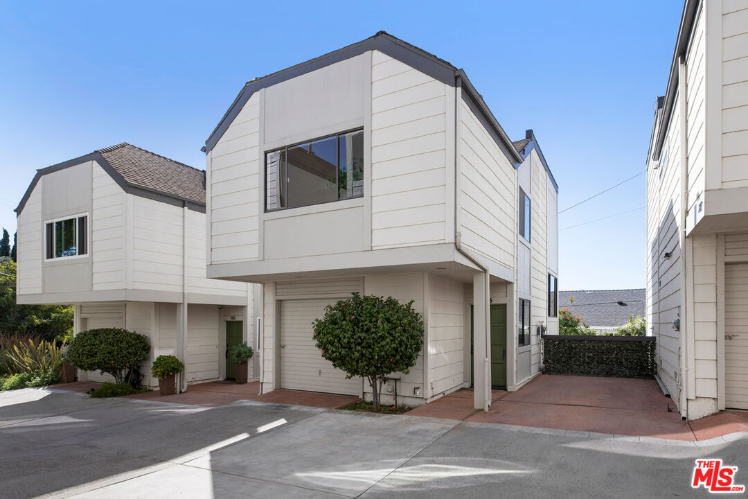 Property Photo:  705 Micheltorena St  CA 90026 