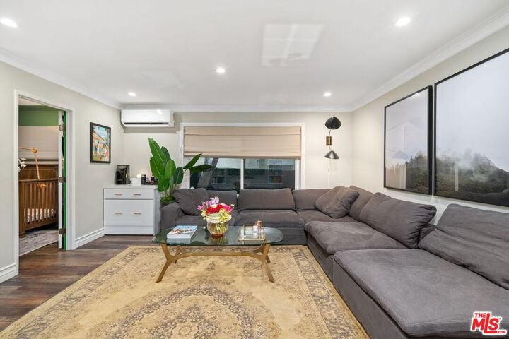 Property Photo:  960 Larrabee St  CA 90069 