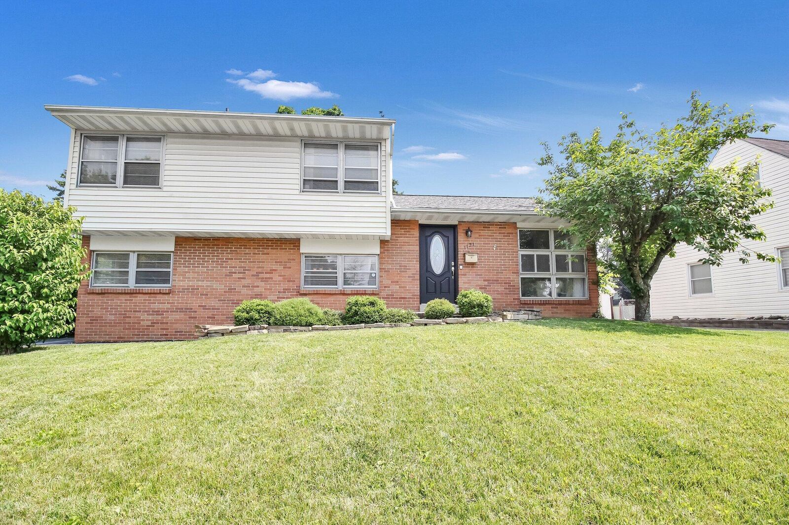 Property Photo:  1121 Afton Road  OH 43221 