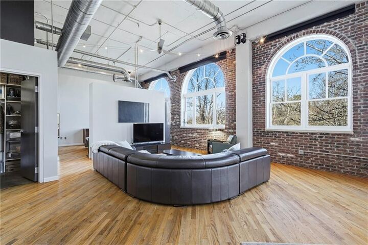 Property Photo: 3235 Roswell Road NE 705 GA 30305