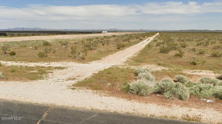 Property Photo:  1300 E Douglas Avenue  CA 93501 