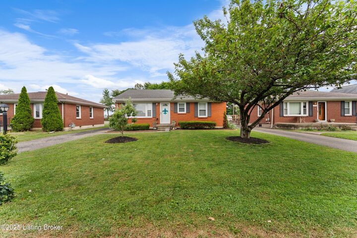 Property Photo:  1806 Lincoln Ave  KY 40213 