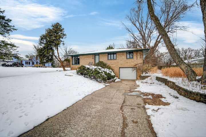 Property Photo:  1626 Evergreen Avenue  IA 50320 